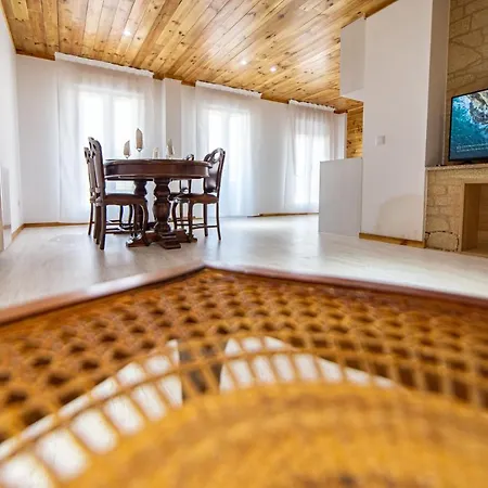 At Mazaricos אורחן *